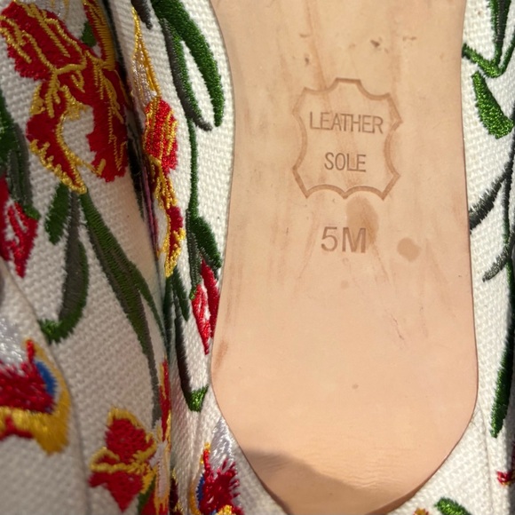 Tory Burch Cream Color Embroidered with Floral Print Kitten Heel Pumps~Like New! - Picture 9 of 12